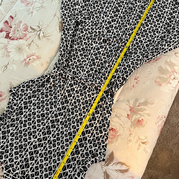 Like New “Liz Claiborne” Dress - Picture 8 of 9